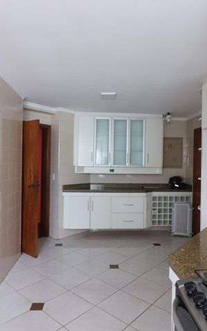 Apartamento à venda com 150m², 3 quartos e 2 vagasCozinha