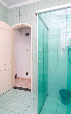 Casa para alugar com 250m², 4 quartos e 2 vagasBanheiro