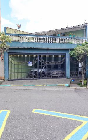 Casa para alugar com 250m², 4 quartos e 2 vagasFachada