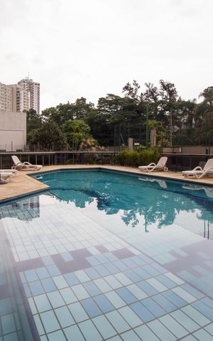 Apartamento à venda com 150m², 3 quartos e 3 vagas Apartamento à venda com 150m², 3 quartos e 3 vagasÁrea comum - Piscina