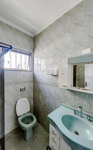 Casa para alugar com 315m², 5 quartos e 3 vagasBanheiro social