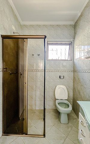 Casa para alugar com 315m², 5 quartos e 3 vagasBanheiro social