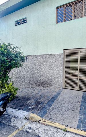 Casa para alugar com 315m², 5 quartos e 3 vagasFachada