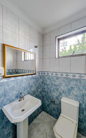 Casa para alugar com 315m², 5 quartos e 3 vagasBanheiro social
