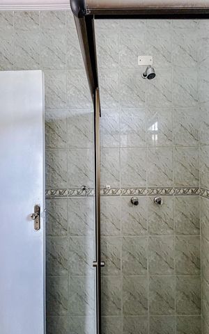 Casa para alugar com 315m², 5 quartos e 3 vagasBanheiro social