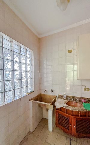 Casa para alugar com 315m², 5 quartos e 3 vagasBanheiro de serviço