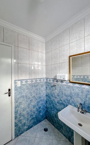 Casa para alugar com 315m², 5 quartos e 3 vagasBanheiro social