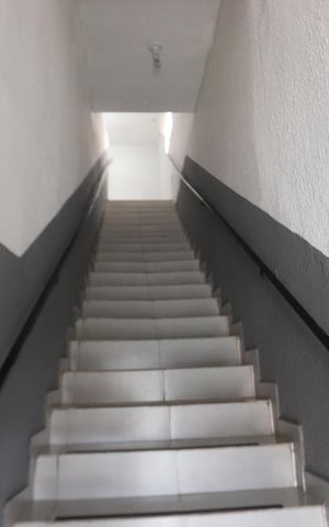 Apartamento para alugar com 70m², 1 quarto e sem vagaEscada de Acesso