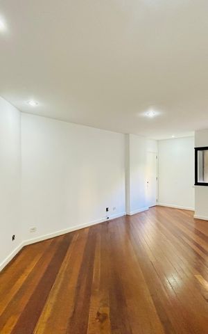Apartamento à venda com 70m², 2 quartos e 1 vaga Apartamento à venda com 70m², 2 quartos e 1 vagaSala