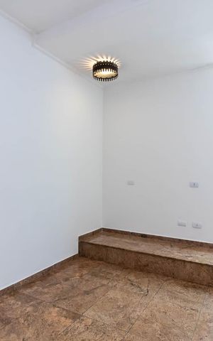 Casa à venda com 380m², 3 quartos e 5 vagas Casa à venda com 380m², 3 quartos e 5 vagasEscritório