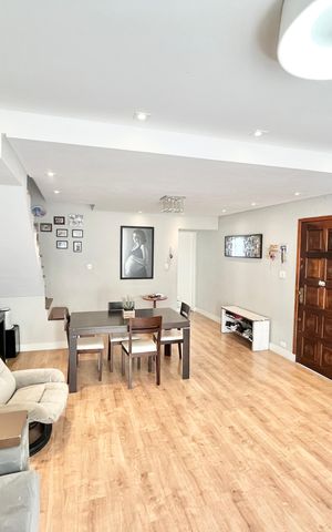 Casa à venda com 180m², 3 quartos e 4 vagas Casa à venda com 180m², 3 quartos e 4 vagasSala