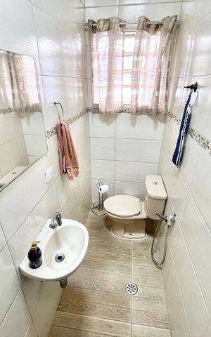 Casa à venda com 180m², 3 quartos e 4 vagas Casa à venda com 180m², 3 quartos e 4 vagasLavabo