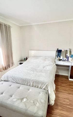 Casa à venda com 180m², 3 quartos e 4 vagas Casa à venda com 180m², 3 quartos e 4 vagasSuíte