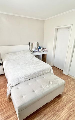 Casa à venda com 180m², 3 quartos e 4 vagas Casa à venda com 180m², 3 quartos e 4 vagasSuíte