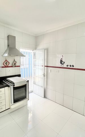 Casa à venda com 180m², 3 quartos e 4 vagas Casa à venda com 180m², 3 quartos e 4 vagasCozinha