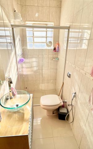 Casa à venda com 180m², 3 quartos e 4 vagas Casa à venda com 180m², 3 quartos e 4 vagasBanheiro