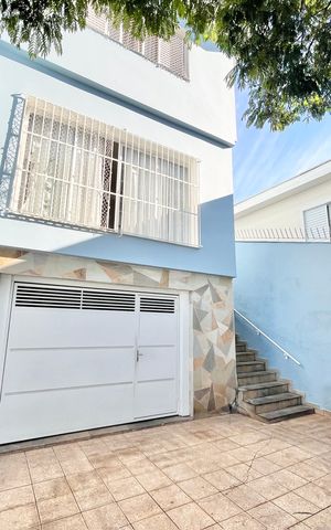 Casa à venda com 180m², 3 quartos e 4 vagas Casa à venda com 180m², 3 quartos e 4 vagasGaragem