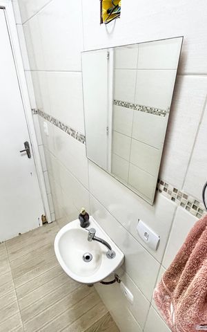 Casa à venda com 180m², 3 quartos e 4 vagas Casa à venda com 180m², 3 quartos e 4 vagasLavabo