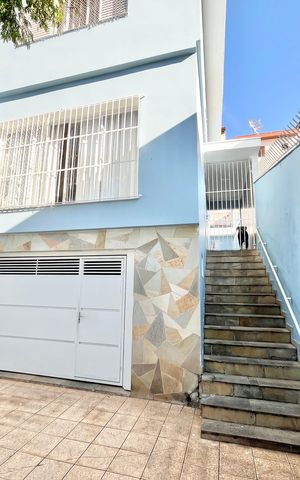 Casa à venda com 180m², 3 quartos e 4 vagas Casa à venda com 180m², 3 quartos e 4 vagasGaragem
