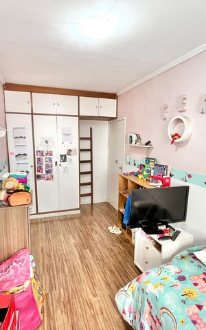 Casa à venda com 180m², 3 quartos e 4 vagas Casa à venda com 180m², 3 quartos e 4 vagasQuarto