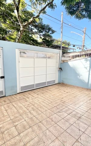 Casa à venda com 180m², 3 quartos e 4 vagas Casa à venda com 180m², 3 quartos e 4 vagasGaragem