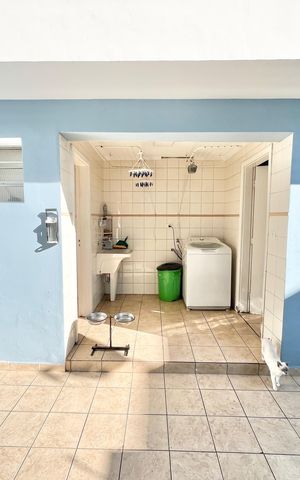 Casa à venda com 180m², 3 quartos e 4 vagas Casa à venda com 180m², 3 quartos e 4 vagasÁrea de Serviço