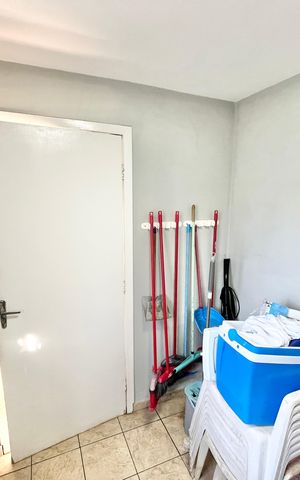 Casa à venda com 180m², 3 quartos e 4 vagas Casa à venda com 180m², 3 quartos e 4 vagasQuarto de Serviço
