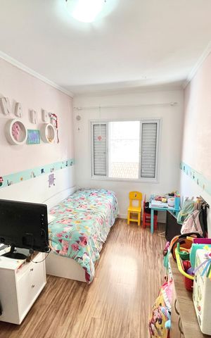 Casa à venda com 180m², 3 quartos e 4 vagas Casa à venda com 180m², 3 quartos e 4 vagasQuarto
