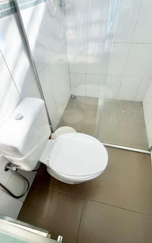 Casa à venda com 180m², 3 quartos e 4 vagas Casa à venda com 180m², 3 quartos e 4 vagasBanheiro da Suíte