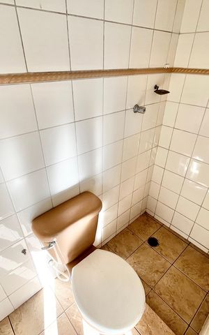 Casa à venda com 180m², 3 quartos e 4 vagas Casa à venda com 180m², 3 quartos e 4 vagasBanheiro de serviço