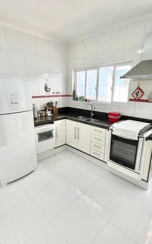 Casa à venda com 180m², 3 quartos e 4 vagas Casa à venda com 180m², 3 quartos e 4 vagasCozinha