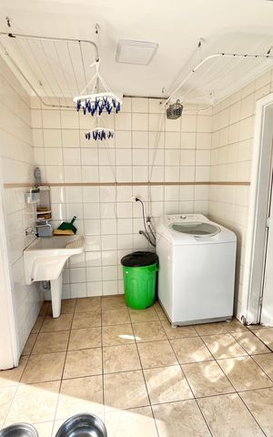 Casa à venda com 180m², 3 quartos e 4 vagas Casa à venda com 180m², 3 quartos e 4 vagasÁrea de Serviço