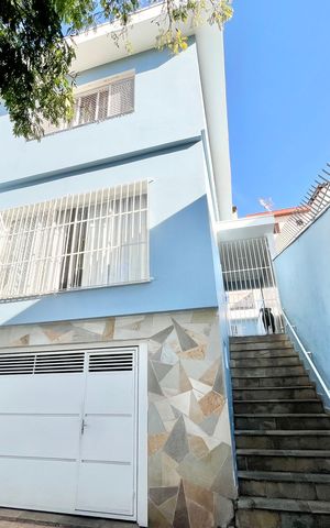 Casa à venda com 180m², 3 quartos e 4 vagas Casa à venda com 180m², 3 quartos e 4 vagasGaragem
