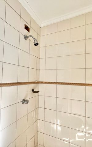 Casa à venda com 180m², 3 quartos e 4 vagas Casa à venda com 180m², 3 quartos e 4 vagasBanheiro de serviço