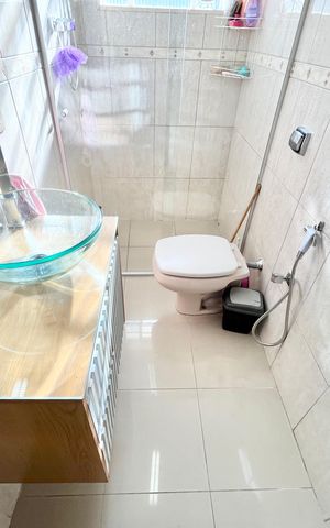 Casa à venda com 180m², 3 quartos e 4 vagas Casa à venda com 180m², 3 quartos e 4 vagasBanheiro