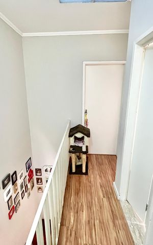 Casa à venda com 180m², 3 quartos e 4 vagas Casa à venda com 180m², 3 quartos e 4 vagasCorredor