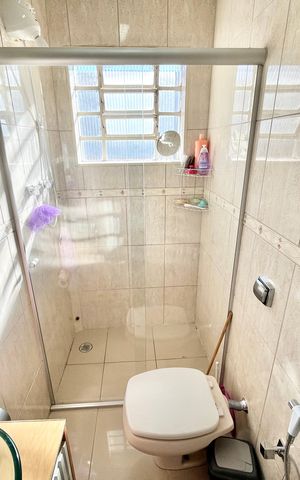 Casa à venda com 180m², 3 quartos e 4 vagas Casa à venda com 180m², 3 quartos e 4 vagasBanheiro