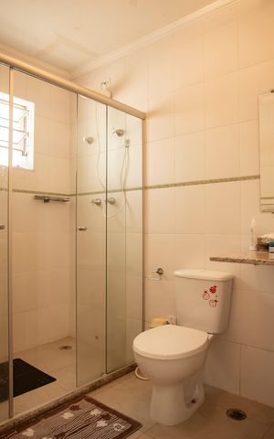 Casa à venda com 163m², 3 quartos e 2 vagasBanheiro da Suíte 2