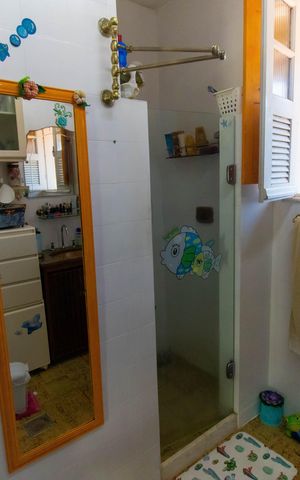 Casa à venda com 360m², 4 quartos e 4 vagas Casa à venda com 360m², 4 quartos e 4 vagasBanheiro 1