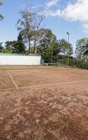 Casa à venda com 350m², 5 quartos e 2 vagas Casa à venda com 350m², 5 quartos e 2 vagasQuadra Esportiva