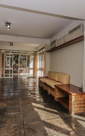 Casa à venda com 350m², 5 quartos e 2 vagas Casa à venda com 350m², 5 quartos e 2 vagasSala