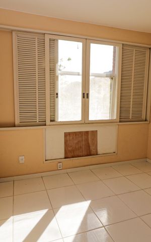 Casa à venda com 350m², 5 quartos e 2 vagas Casa à venda com 350m², 5 quartos e 2 vagasQuarto 1