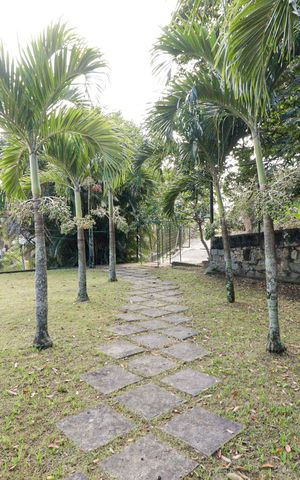 Casa à venda com 350m², 5 quartos e 2 vagas Casa à venda com 350m², 5 quartos e 2 vagasÁrea comum