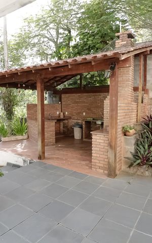 Casa à venda com 350m², 5 quartos e 2 vagas Casa à venda com 350m², 5 quartos e 2 vagasÁrea comum - Churrasqueira
