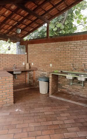 Casa à venda com 350m², 5 quartos e 2 vagas Casa à venda com 350m², 5 quartos e 2 vagasÁrea comum - Churrasqueira