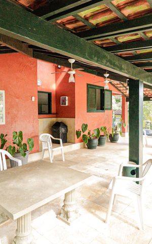 Casa à venda com 350m², 5 quartos e 2 vagas Casa à venda com 350m², 5 quartos e 2 vagasBar da Piscina