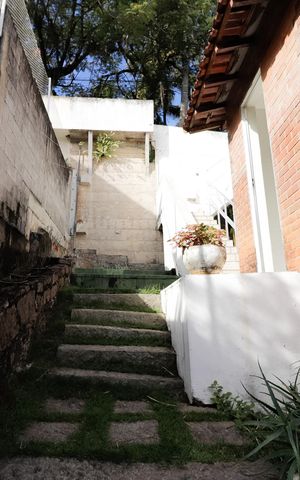 Casa à venda com 350m², 5 quartos e 2 vagas Casa à venda com 350m², 5 quartos e 2 vagasÁrea externa