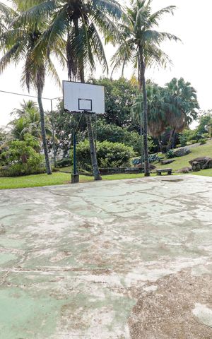 Casa à venda com 350m², 5 quartos e 2 vagas Casa à venda com 350m², 5 quartos e 2 vagasQuadra Esportiva