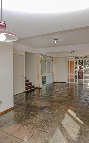 Casa à venda com 350m², 5 quartos e 2 vagas Casa à venda com 350m², 5 quartos e 2 vagasSala