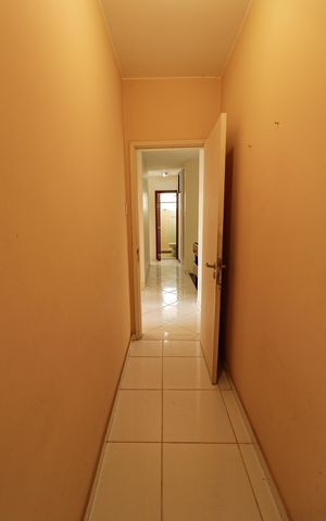Casa à venda com 350m², 5 quartos e 2 vagas Casa à venda com 350m², 5 quartos e 2 vagasCorredor